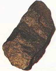 халькопирит, в котором содержится медь, железо и сера
