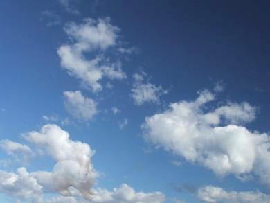 Синие и белые облака